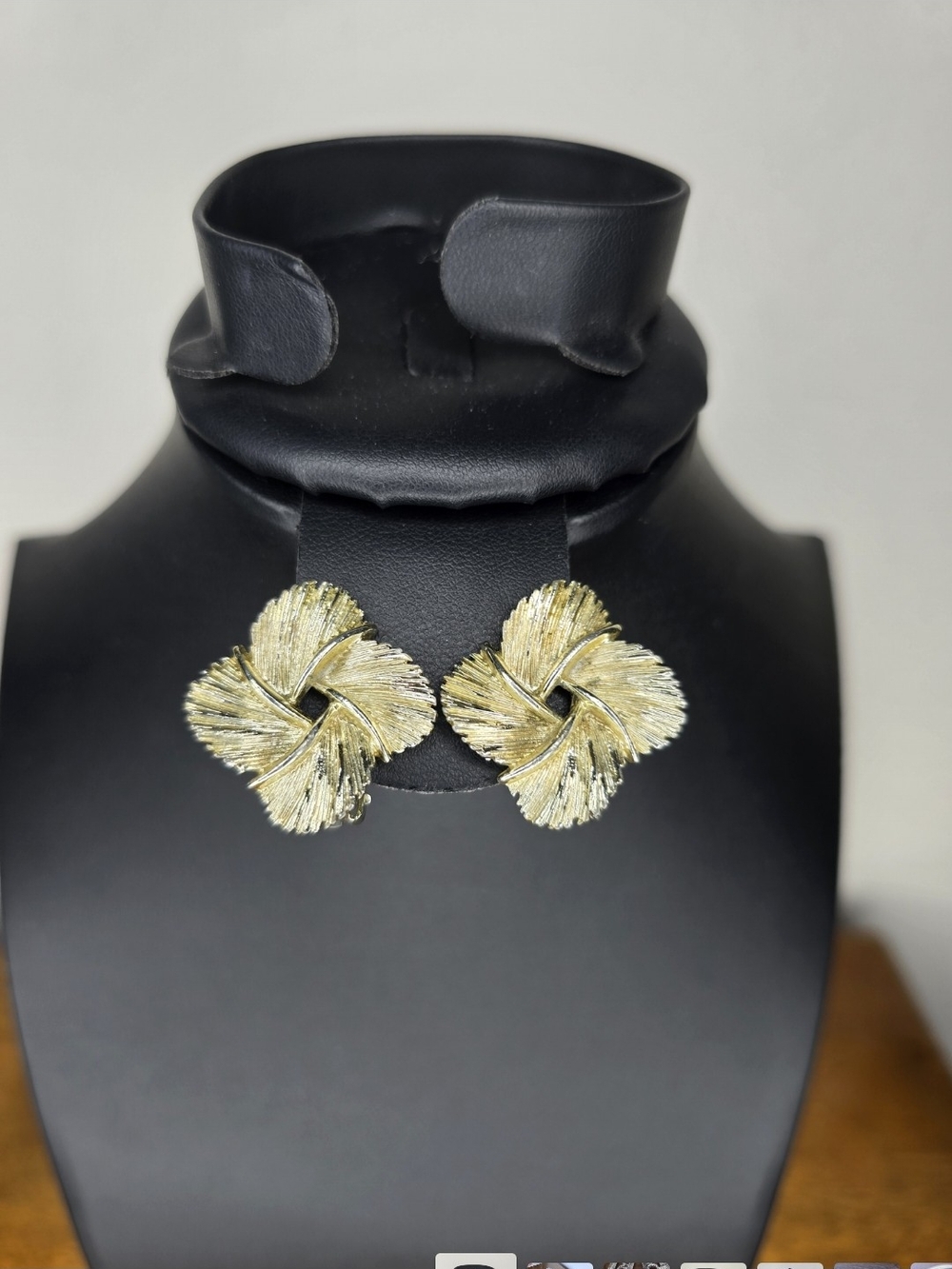 Vintage Lisner Textured Brushed Gold Floral Clip-On Earrings for Women